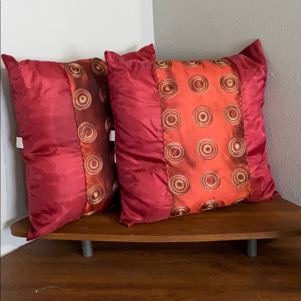 These are sold not sure how to delete them Decorative throw pillows (2)